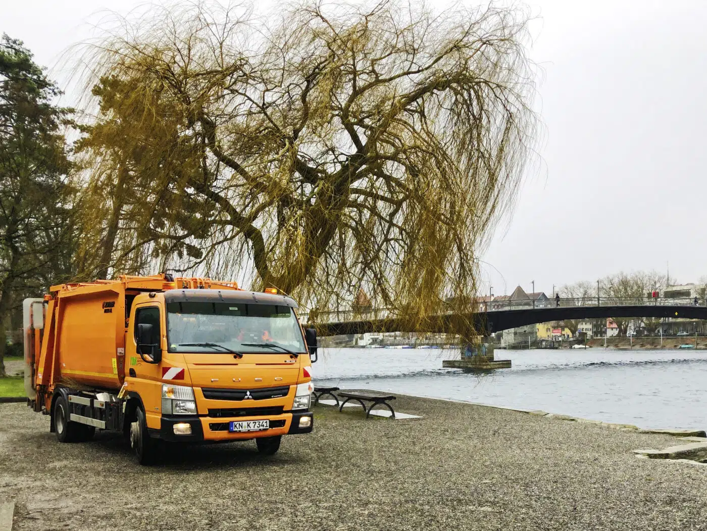 Manter e cuidar dos espaços públicos da cidade é o trabalho da Technische Betriebe Konstanz (TBK). A equipa da empresa municipal também inclui vários FUSO Canter.